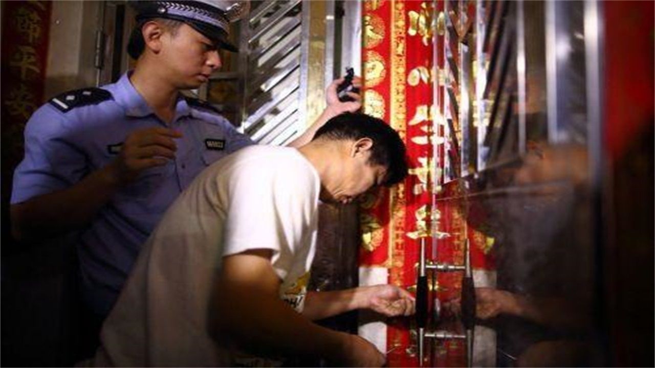 威海请开锁师傅开了锁后，师傅为什么一般都不进门，就算主人请也不进去？